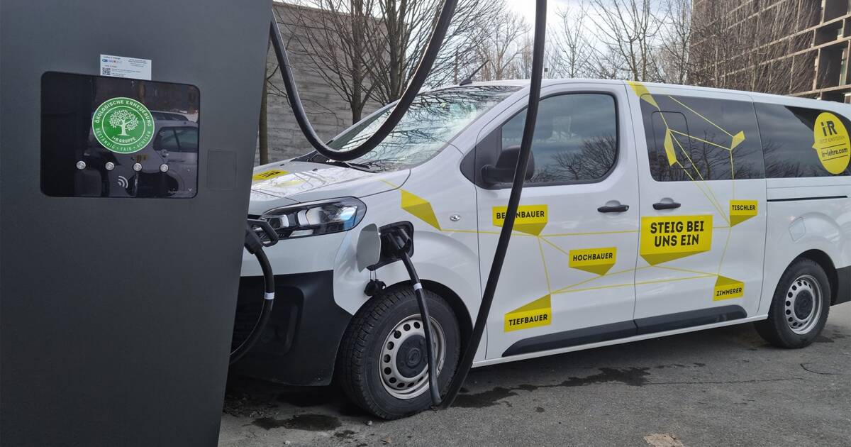 Für die Zukunft der E-Mobilität gerüstet: Der E-Ladepark bei der Unternehmenszentrale der i+R Gruppe in Lauterach.