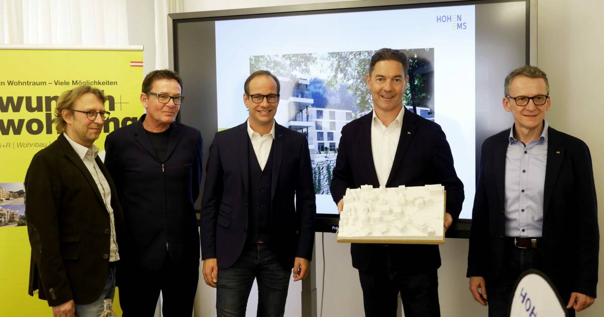 Stellten das Projekt der Öffentlichkeit vor: Bernd Federspiel (Stadt Hohenems), Michael Heim (Architekt), Bürgermeister Dieter Egger, Alexander Stuchly und Kurt Maier (beide i+R) © ©Stadt Hohenems Stellten das Projekt der Öffentlichkeit vor: Bernd Federspiel (Stadt Hohenems), Michael Heim (Architekt), Bürgermeister Dieter Egger, Alexander Stuchly und Kurt Maier (beide i+R) © ©Stadt Hohenems