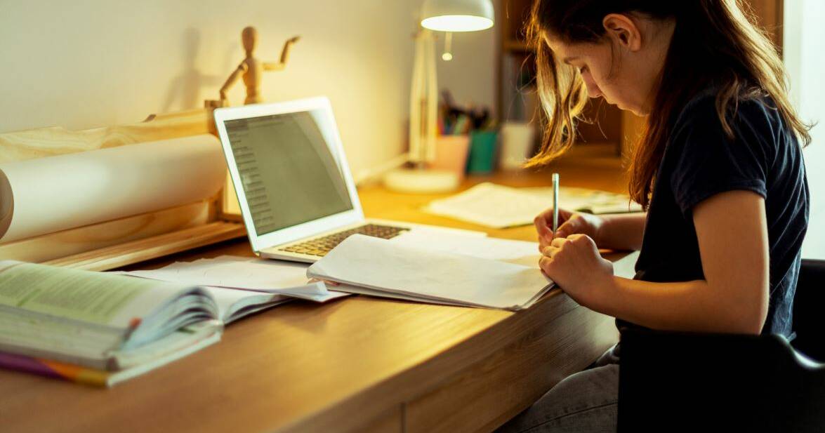 i+R Gruppe spendet Laptops für Kinderdorf (Bild copyright: iStock.com/StockRocket) © iStock.com/StockRocket i+R Gruppe spendet Laptops für Kinderdorf (Bild copyright: iStock.com/StockRocket) © iStock.com/StockRocket