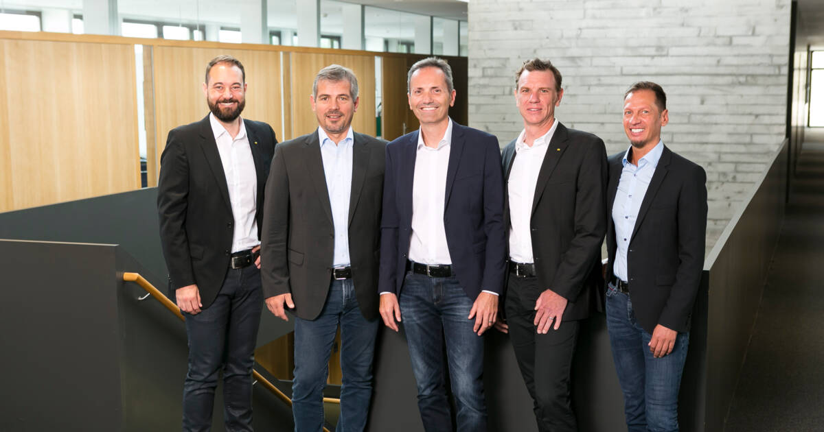 Als Führungsteam werden sie die i+R Wohnbau ab sofort leiten: Prokurist Tobias Forer-Pernthaler, die Geschäftsführer Reinold Meusburger und Karlheinz Bayer sowie die Prokuristen Andreas Deuri Als Führungsteam werden sie die i+R Wohnbau ab sofort leiten: Prokurist Tobias Forer-Pernthaler, die Geschäftsführer Reinold Meusburger und Karlheinz Bayer sowie die Prokuristen Andreas Deuri