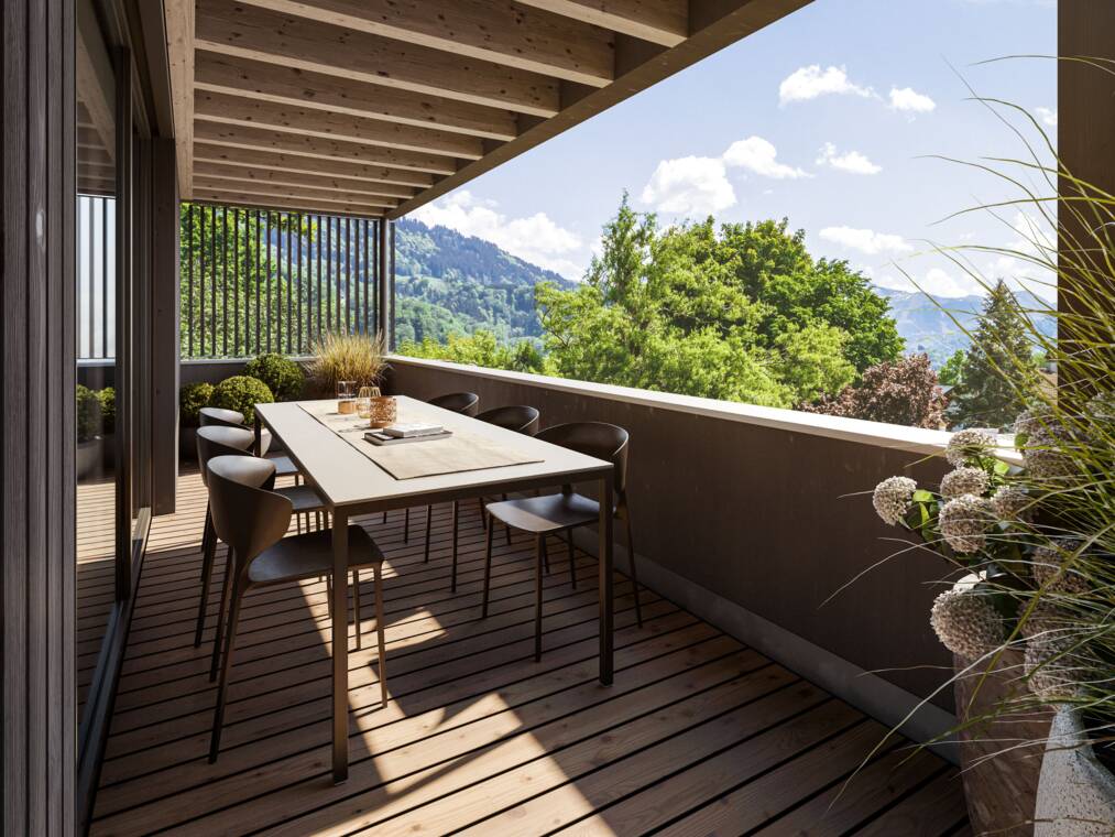 Große Fensterflächen öffnen in diesem Einrichtungsbeispiel den Blick aus Wohnung 12 auf die naturnahe Umgebung des Weidenwegs. Weidenweg, Dornbirn-Aussicht-Whg 12