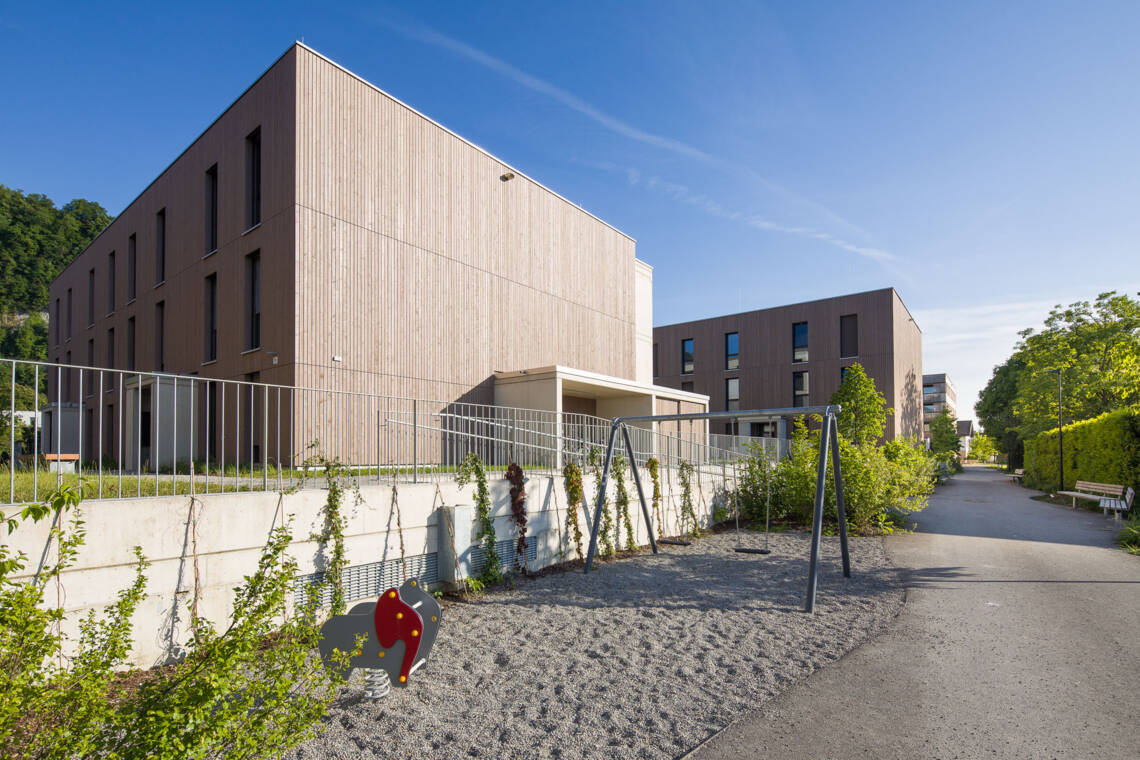 Westansicht mit Terrassen und Privatg&auml;rten &copy; CRwalser