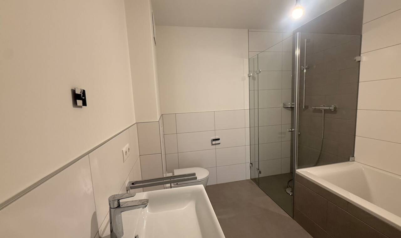 Wohnanlage Roseggerstra&szlig;e Top 4 Badezimmer