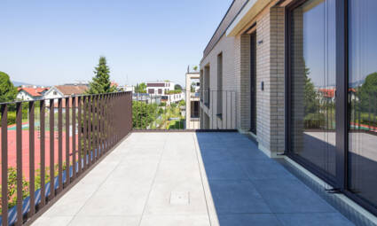 Gro&szlig;z&uuml;gige Terrasse mit Ausblick