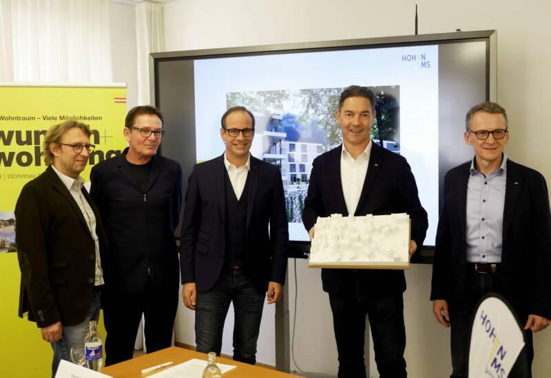 Stellten das Projekt der Öffentlichkeit vor: Bernd Federspiel (Stadt Hohenems), Michael Heim (Architekt), Bürgermeister Dieter Egger, Alexander Stuchly und Kurt Maier (beide i+R) © ©Stadt Hohenems